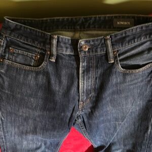 Bonobos jeans, 33 x 32. Very, very nice. I love everything except the bottoms.
